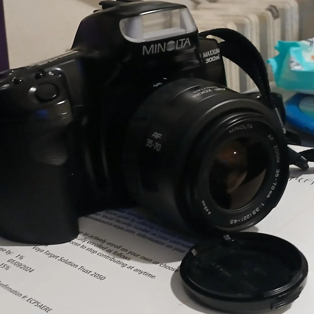 Black MINOLTA 300SI W/NOVA 1 LOWEPRO Case...MUST GO!!! ALL OFFERS WELCOME!!!